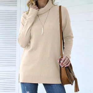 NWT!! Women’s beige turtleneck sweater Medium
